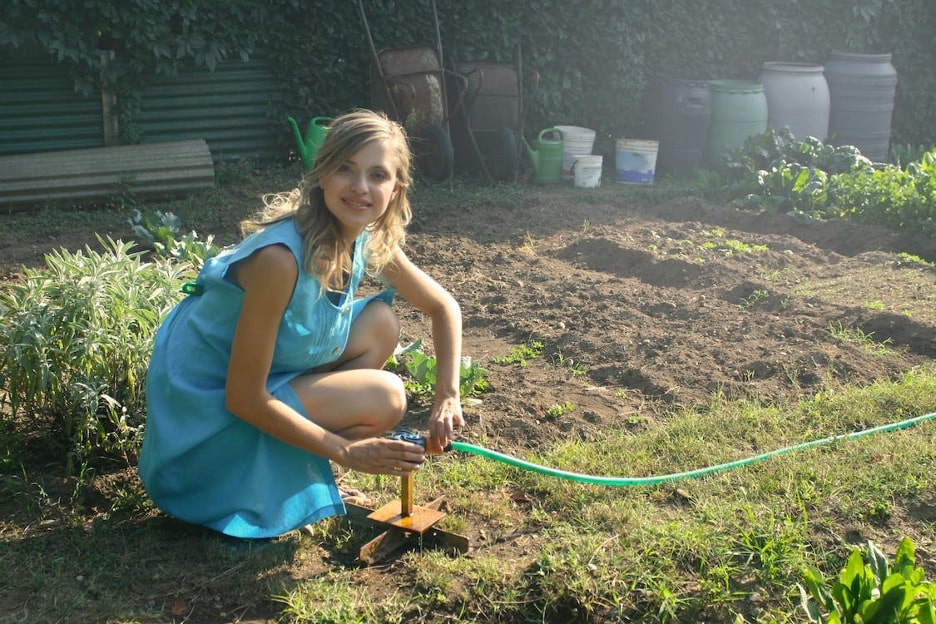 lady gardening boosts health